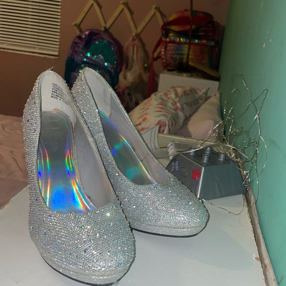 BRAND SLIVER SLIPPER RAINBOW RINESTONES - Picture 2 of 2